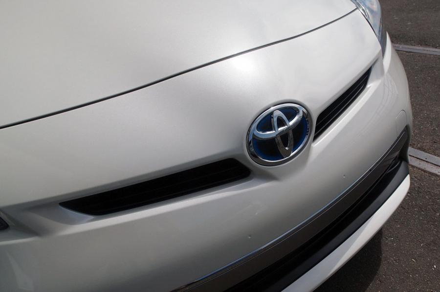  Toyota Prius Plug-In Hybrid 2012 года  (фото 32 из 75)